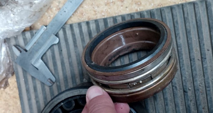 Заміна ущільнення Hydro-Vacuum S.A FZC.4.50.1.4110