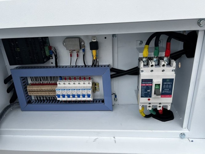 Générateur diesel industriel VLAIS KDE-60000 avec ATS, moteur Ricardo 62.5kVA, 50kW, 380V/50HZ type fermé