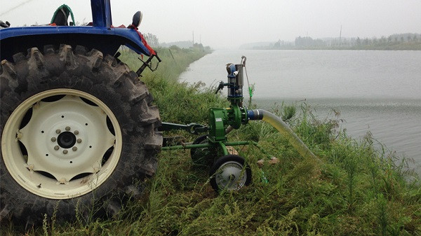 Pumpe mit Zapfwelle des Traktors Rovatti T3-110E-TW R. 5, 85