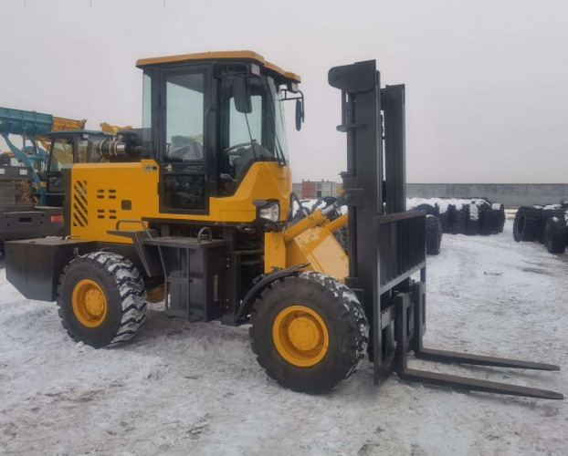 Chariot élévateur diesel tout-terrain CPCD50-30 d'une capacité de levage de 5 tonnes