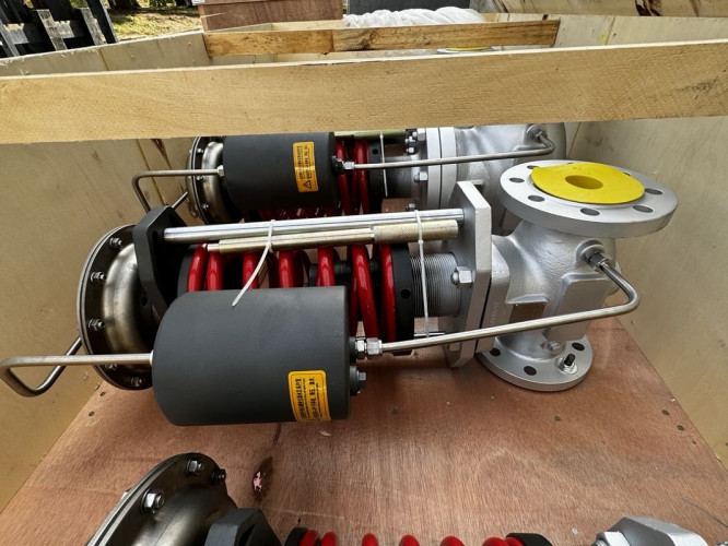 Válvula reductora de presión DN100, cuerpo WCB, presión de entrada 5 bar, presión de salida 3 bar, vapor, 1500 kg/h