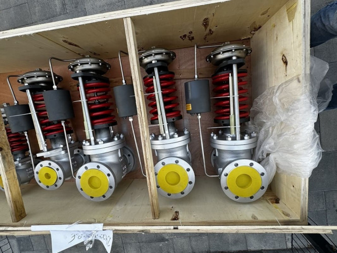 Válvula reductora de presión DN100, cuerpo WCB, presión de entrada 5 bar, presión de salida 3 bar, vapor, 1500 kg/h