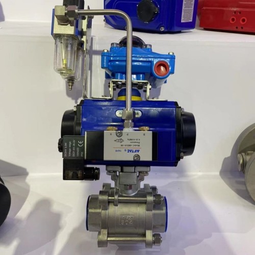 PN16 DN15 Válvula de bola roscada AISI 304, asiento PTFE con actuador neumático de doble efecto, distribución neumática. 5/2, bobina de 24 V, LS10