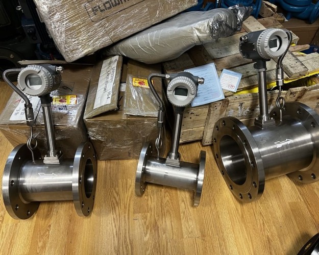 DN150 Dosificación de vapor de proceso, caudalímetro vortex de acero inoxid. LUGB-D PN16 RF brida DIN, 1,4-14 t/h, <1,6 MPa, <250°C, 4-20mA, ExdIIBT6