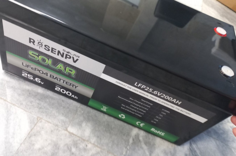 Batería de litio-hierro-fosfato (litio-ferro) 25,6V 200Ah LiFePO4, LFP de pie con células EVE 3,2V 100Ah LiFePO4 grado A