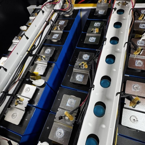 Batería de litio LiFePO4 de 51,2 V y 100 Ah, montada en bastidor LFP con células EVE LiFePO4 de 3,2 V y 100 Ah de grado A