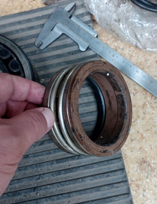 Замена уплотнения Hydro-Vacuum S.A FZC.4.50.1.4110